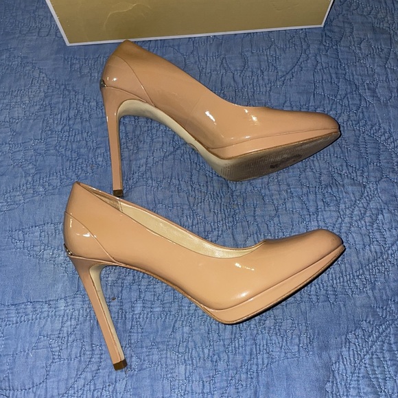 Michael Kors Yasmin Pumps size 7 - Picture 5 of 5